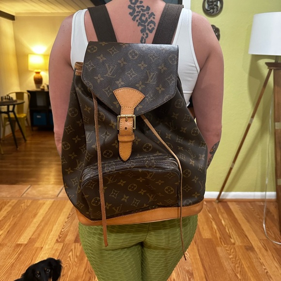 Real vintage Louis Vuitton Large size backpack
Used - Picture 8 of 9